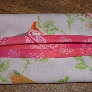 Bolsa/soporte para pañuelos de viaje de tela con estampado de Paisley rosa y pájaros