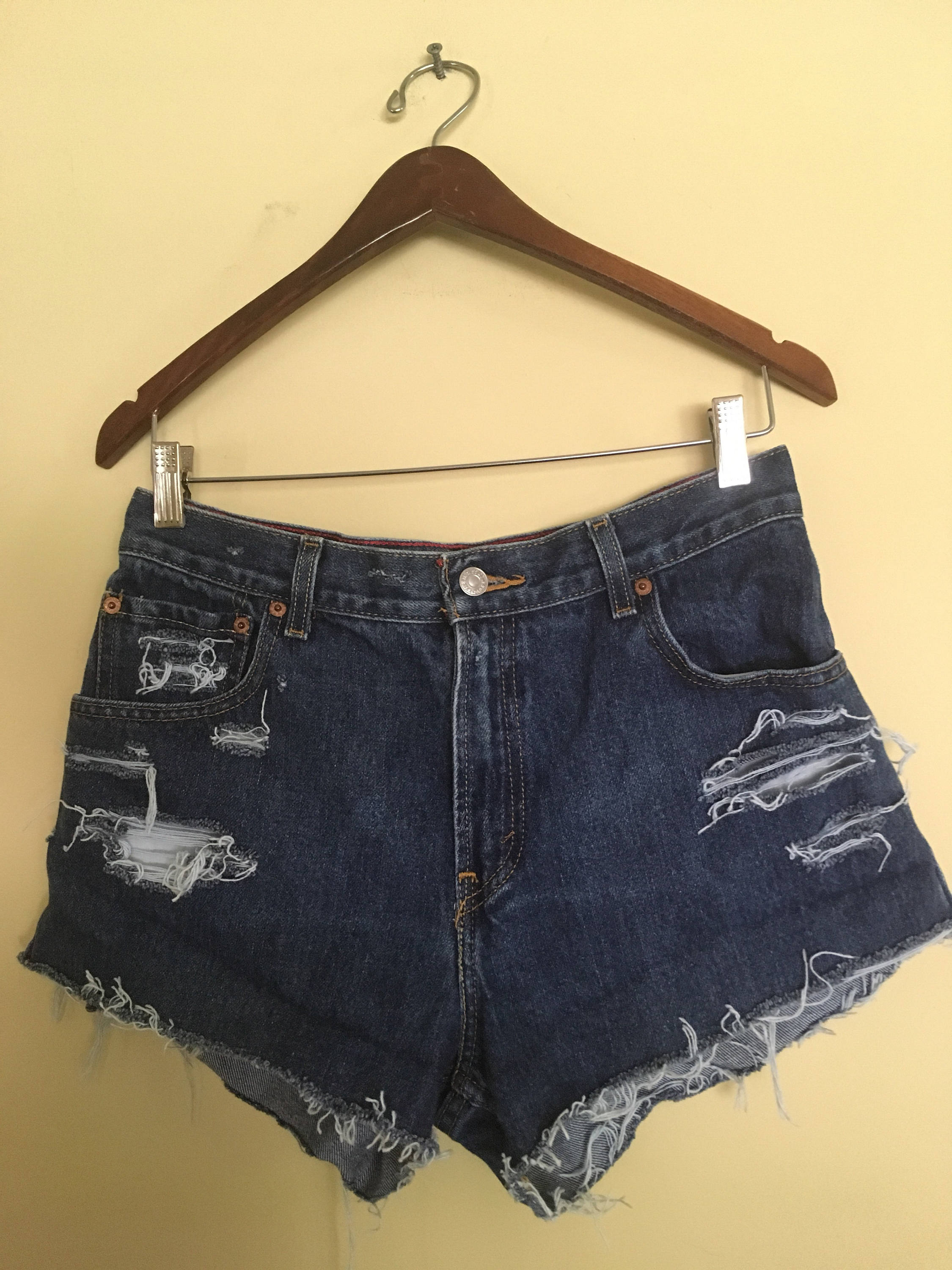 vintage distressed levi shorts