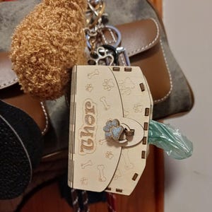 DIGITAL DOWNLOAD portasacchetti cani laser cut dxf svg | design originale con bastoncino interno per tenere i sacchetti in posizione