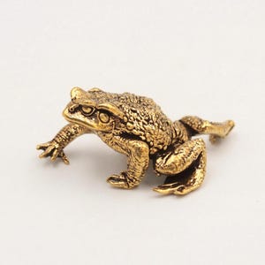 Solid Brass Toad Figurine, Miniature Frog Statue, Vintage Desk Decor, Amphibian Lover Gift, Metal Animal Art, Unique Tea Pet