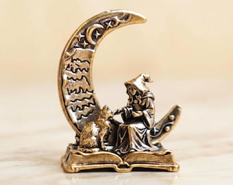 ヴィンテージ真鍮製魔法使いの月の置物、真鍮製の魔法の猫の像、アンティークファンタジー彫刻、手仕上げのコレクターズアイテムのデスク装飾ギフト