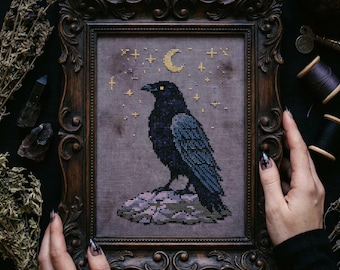 Patrón de punto de cruz de Cuervo Místico: Bordado gótico de media luna (PDF)