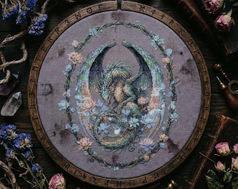 ファンタジードラゴンのクロスステッチパターン：花柄オーバルのエレガントなドラゴン刺繍（PDF）