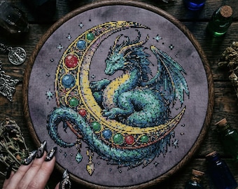 月の龍のクロスステッチパターン：三日月刺繍の天空の龍（PDF）
