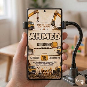 Peut inclure: Un smartphone affichant une invitation d'anniversaire sur le thème de la construction pour les 5 ans d'Ahmed. Le design présente des pelleteuses jaunes, des camions, des cônes de signalisation et des barrières avec le texte STOP THE TRAFFIC.
