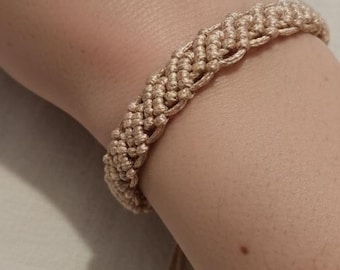 Mini Macrame Bracelet – Adjustable – Waving Pattern – Beige