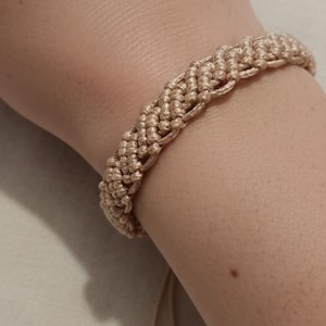 Mini Macrame Bracelet – Adjustable – Waving Pattern – Beige