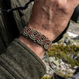 Macrame Bracelet Adjustable – Brown Green Waving Pattern – Handmade Boho Bracelet – Unisex Nature Inspired Jewelry