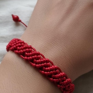 Mini Macrame Bracelet – Adjustable – Waving Pattern – Red