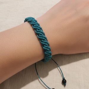 Handmade Mini Macrame Bracelet – Adjustable – Waving Pattern – Blue