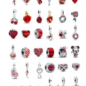 Puede incluir: Una taza de cerámica blanca con un asa negra y el texto "But First, Coffee" en un estilo manuscrito. La taza está sobre una superficie blanca. La taza mide aproximadamente 10 cm de alto.