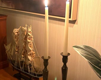 Candelabros de latón vintage (par): estilo rústico primitivo con pátina, decoración colonial de granja.