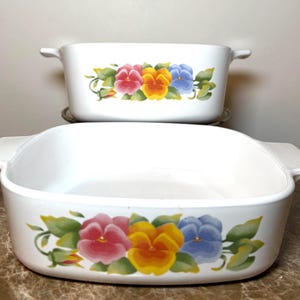 Conjunto de duas caçarolas vintage Corning Ware Summer Blush, em cerâmica pirocerâmica floral.