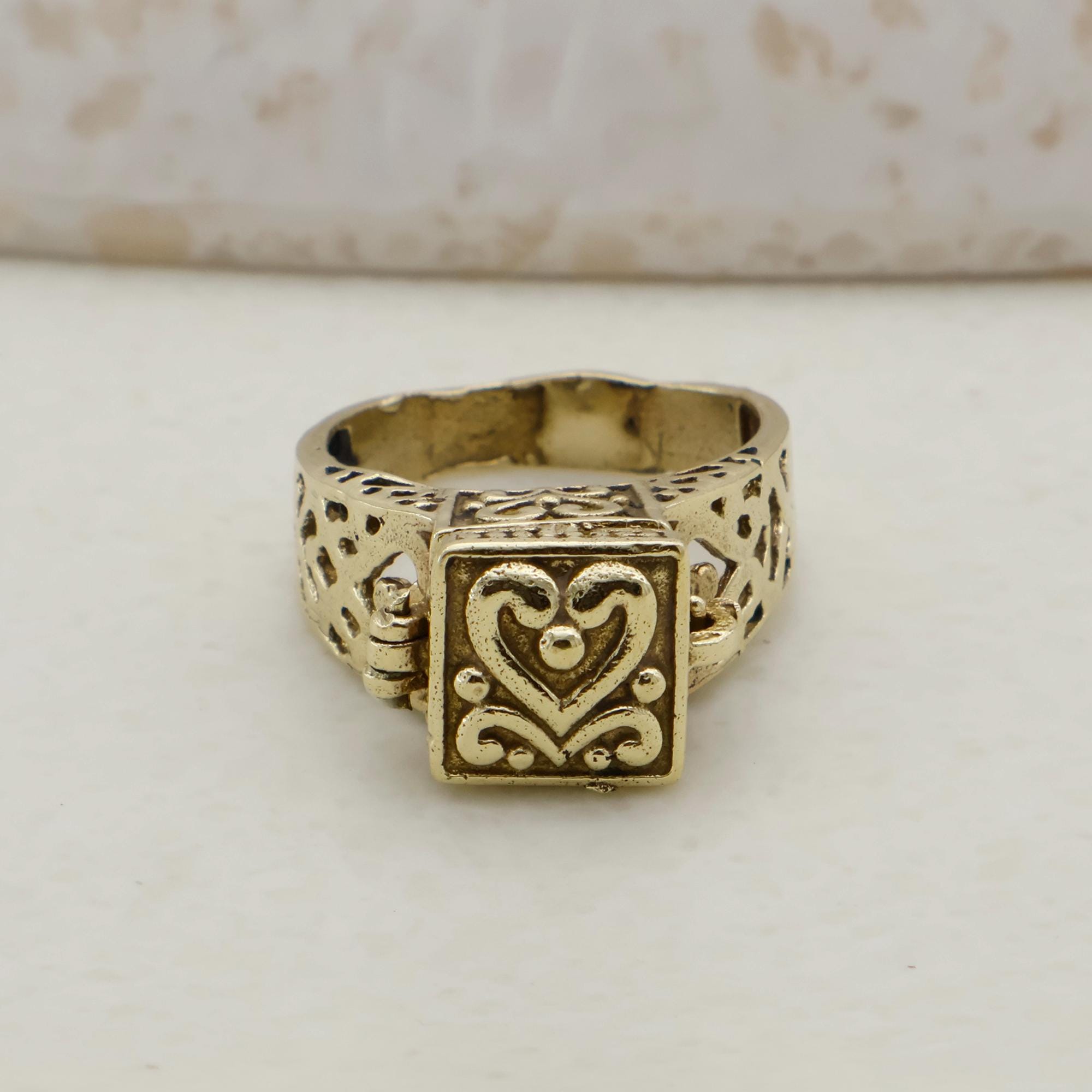 Vintage Style Owl Poison Box Ring with Black Stone, Gold Tone Secret Compartment Ring, Gothic Owl St