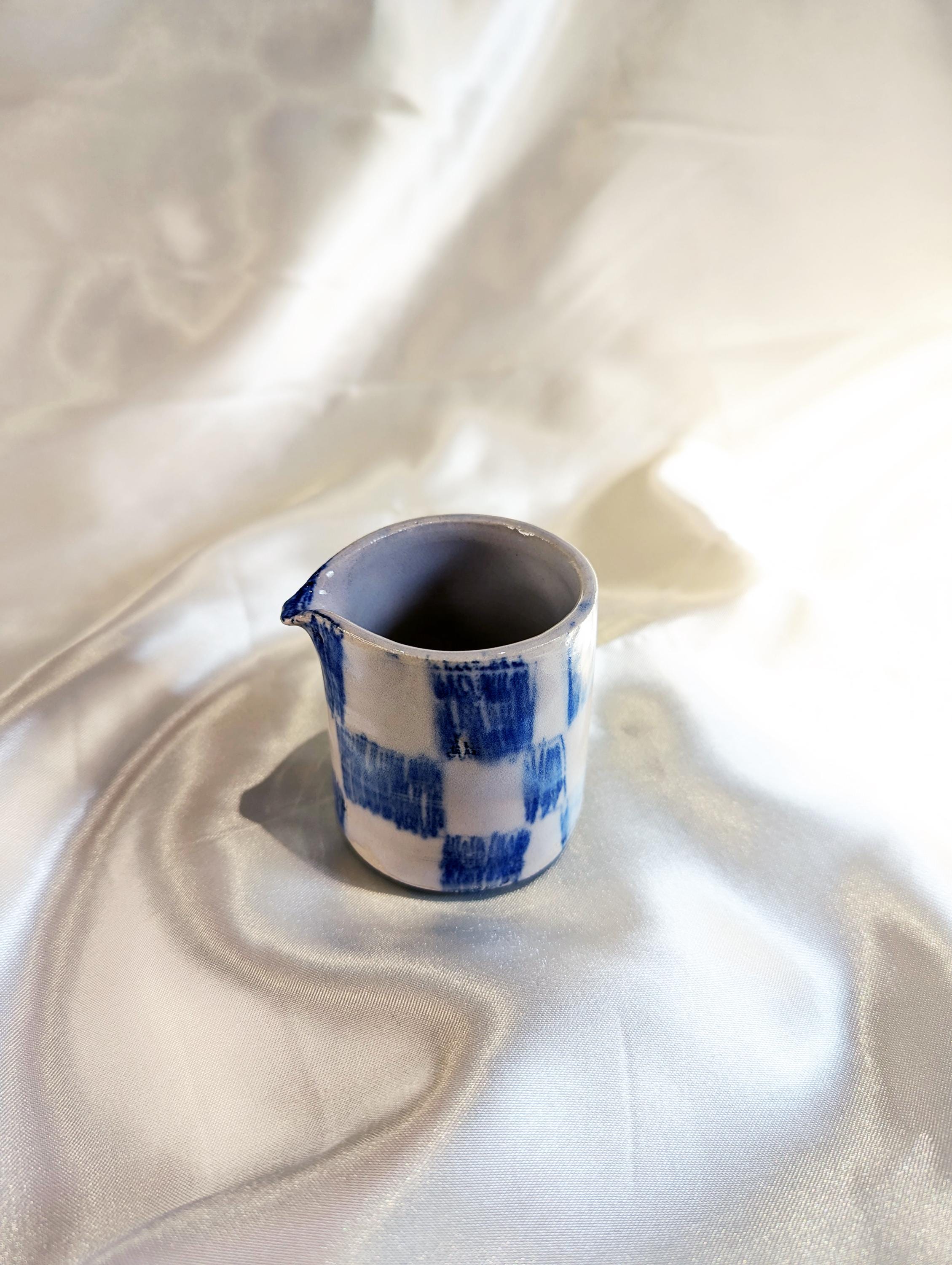 Pichet à eau en porcelaine bleu marine et blanc, pichet 70 cl ou 110 cl décor végétal moderne - France