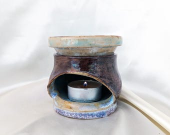 Quemador de aceite de gres hecho a mano — esmalte celadón y marrón metalizado — difusor de aceites esenciales de cerámica