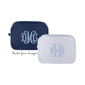 Monogrammed Waffle Cosmetic Bag Large Personalized Cosmetic Bag Graduation Gift Monogrammed Toiletry Bag Embroidered Makeup Bag afbeelding 1