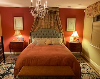 Custom made in Italy Busatti rose pink cotton queen size duvet cover with beige piping trim & covered mother of pearl buttons and tie