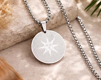 Dark Souls Sunlight Medal Necklace – Warrior of Sunlight Pendant – Solaire Inspired Stainless Steel Charm – Gamer Gift – Soulsborne Jewelry
