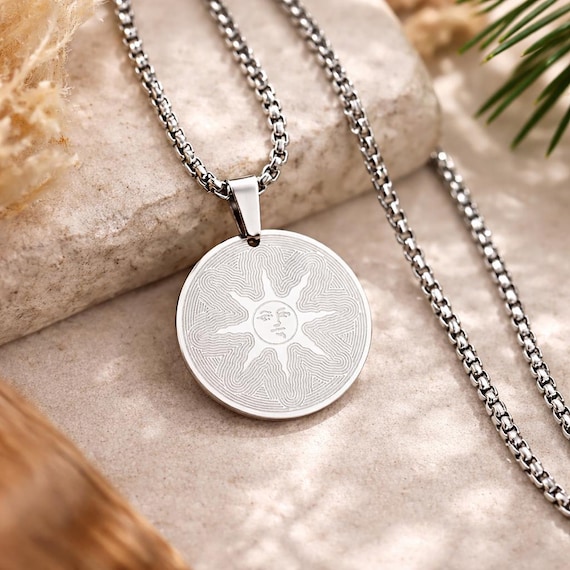Dark Souls Sunlight Medal Necklace – Warrior of Sunlight Pendant – Solaire Inspired Stainless Steel Charm – Gamer Gift – Soulsborne Jewelry