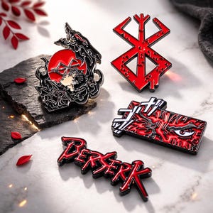 Peut inclure: Quatre épingles en émail rouge et noir, avec des motifs tirés du manga Berserk. Les épingles présentent la marque du sacrifice, une illustration de personnage et le mot "Berserk".