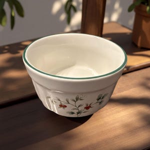 Pfaltzgraff Floral Pattern Ceramic Bowl White Green Red Glossy Pottery Round 4 x 2” 1/2