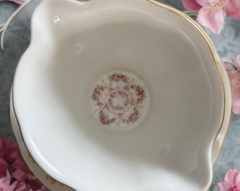 Molheira Haviland de porcelana New York Hamilton com decoração em rosas no centro. Flores