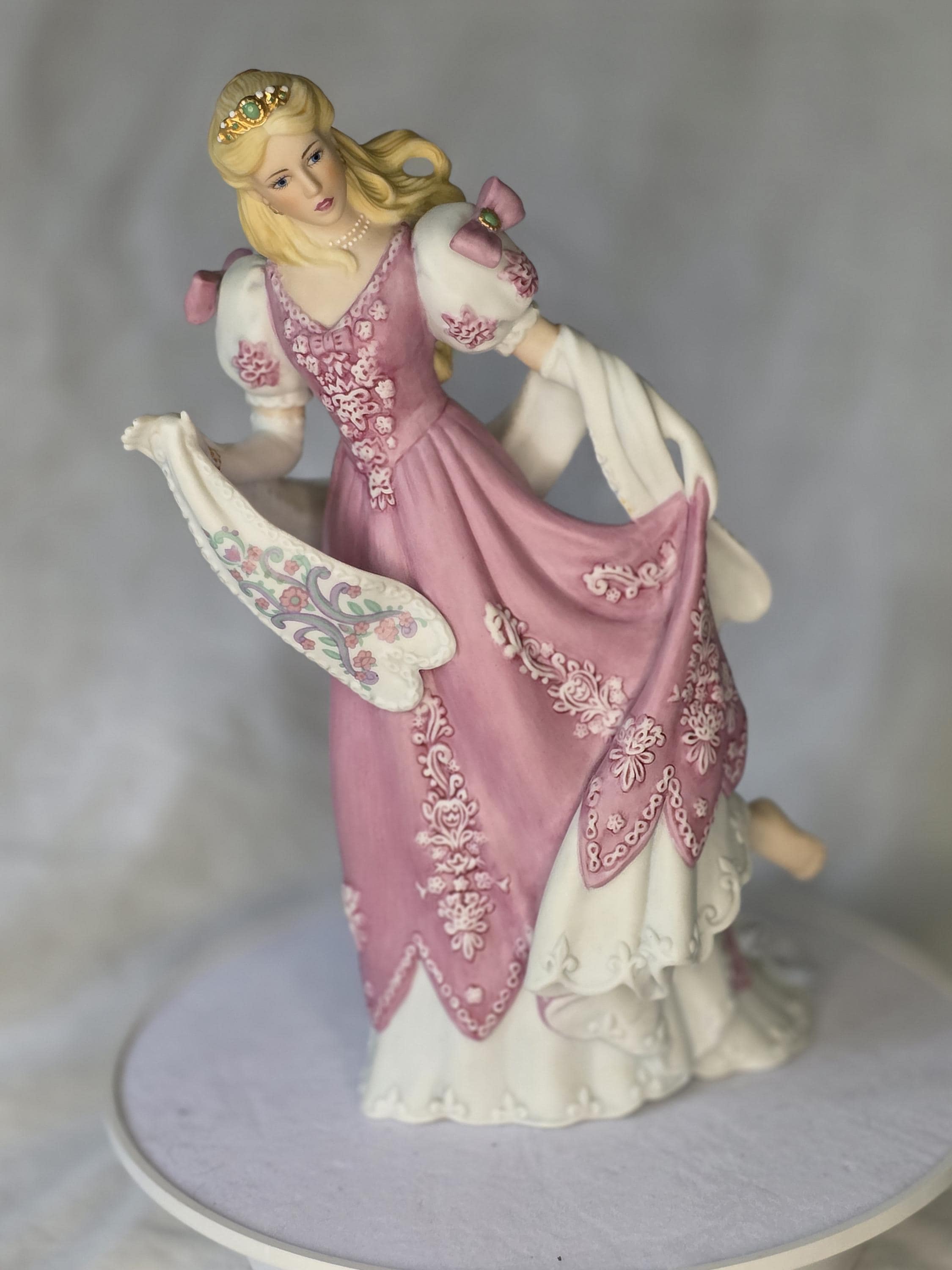レノックス 眠れる森の美女人形 The Legedary princesses Lenox, Legendary Princesses | Replacements, Ltd.