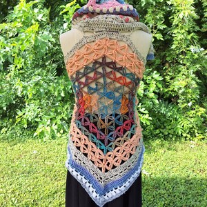 Vest met capuchon Flower of Life – oversized boho-haakontwerp