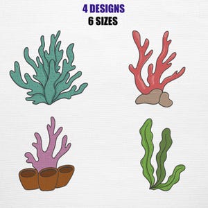 Op de afbeelding: Een afbeelding met vier verschillende ontwerpen van koraal- en zeewierillustraties in verschillende kleuren. De tekst bovenaan luidt "4 DESIGNS" en "6 SIZES". De illustraties omvatten teal, rode, roze en groene ontwerpen.