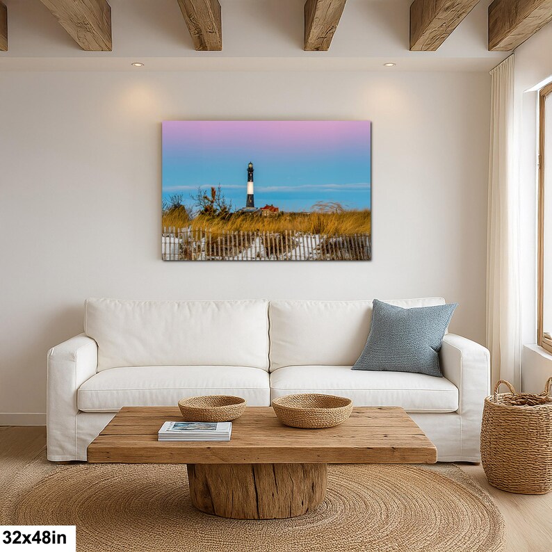 Op de afbeelding: Een set van drie keramische mokken met een gespikkelde, matte afwerking. De mokken zijn in cr&egrave;me, lichtgrijs en donkergrijs. Elke mok heeft een eenvoudig, minimalistisch ontwerp, perfect voor koffie of thee.