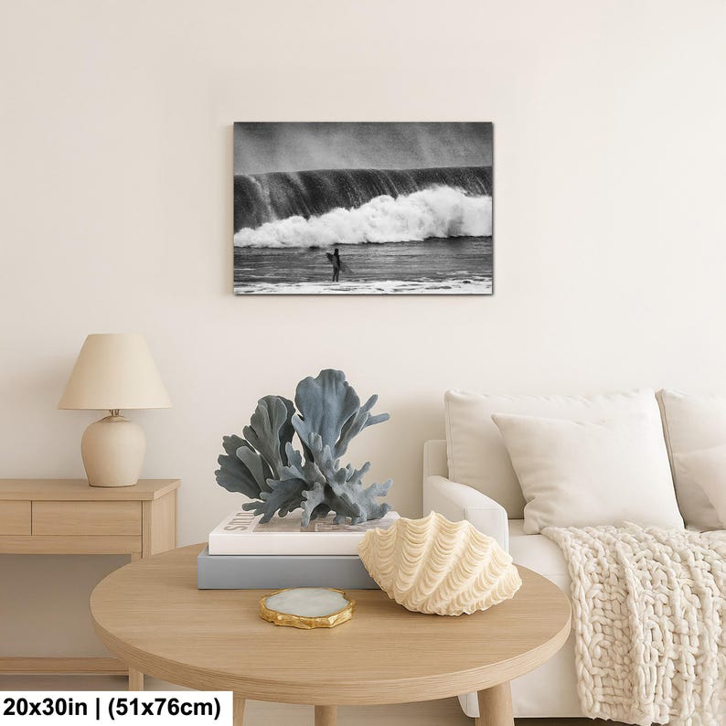 Surf de olas grandes / Surfista de Long Beach / Foto en blanco y negro / Fotografía oceánica 20x30”