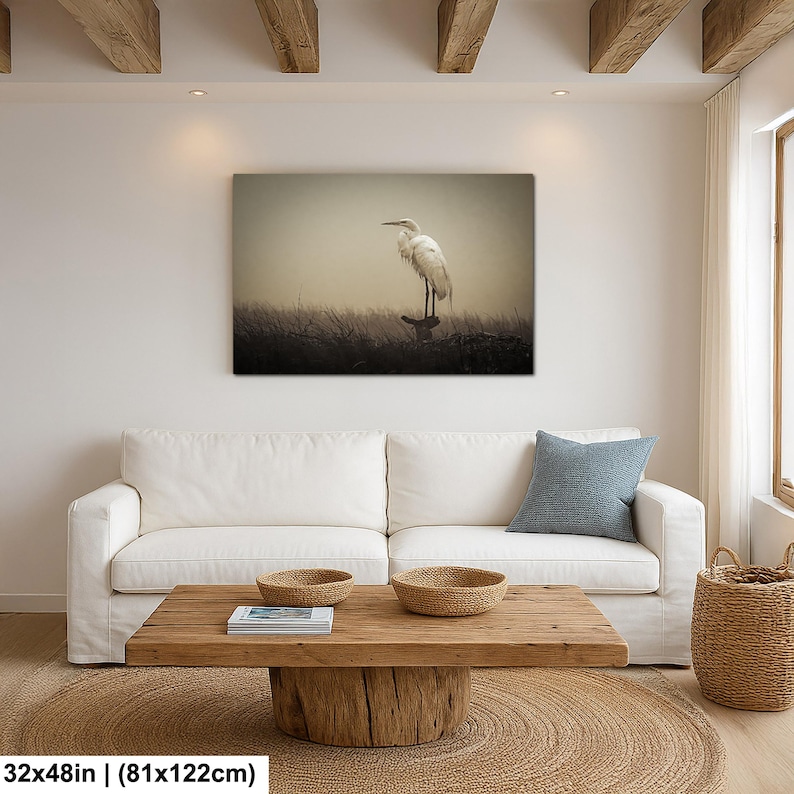 Fågelfotografi av dimmig häger | Stämningsfull kustnära djurliv | Lugn väggdekoration i träsk | 32x48”