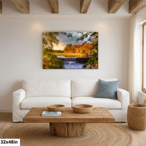 Herbst Wasserfall Szene am Smith Pond | Herbstlaub Landschaft Spiegelung | Long Island Naturfotografie 32x48”