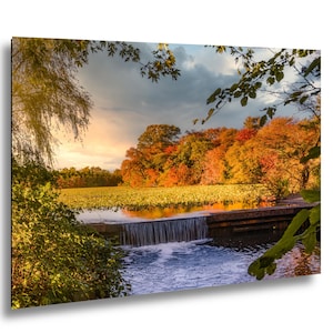 Herbst Wasserfall Szene am Smith Pond | Herbstlaub Landschaft Spiegelung | Long Island Naturfotografie Bild 1