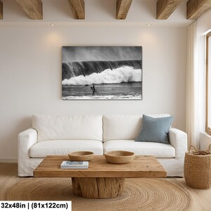 Surf de olas grandes / Surfista de Long Beach / Foto en blanco y negro / Fotografía oceánica 32x48”