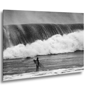 Surf de olas grandes / Surfista de Long Beach / Foto en blanco y negro / Fotografía oceánica imagen 1