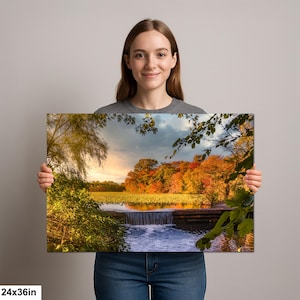 Herbst Wasserfall Szene am Smith Pond | Herbstlaub Landschaft Spiegelung | Long Island Naturfotografie 24x36”