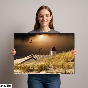 Cielos sombríos y dunas azotadas por el viento: la naturaleza reclama el protagonismo en la fotografía de paisajes. 24x36”