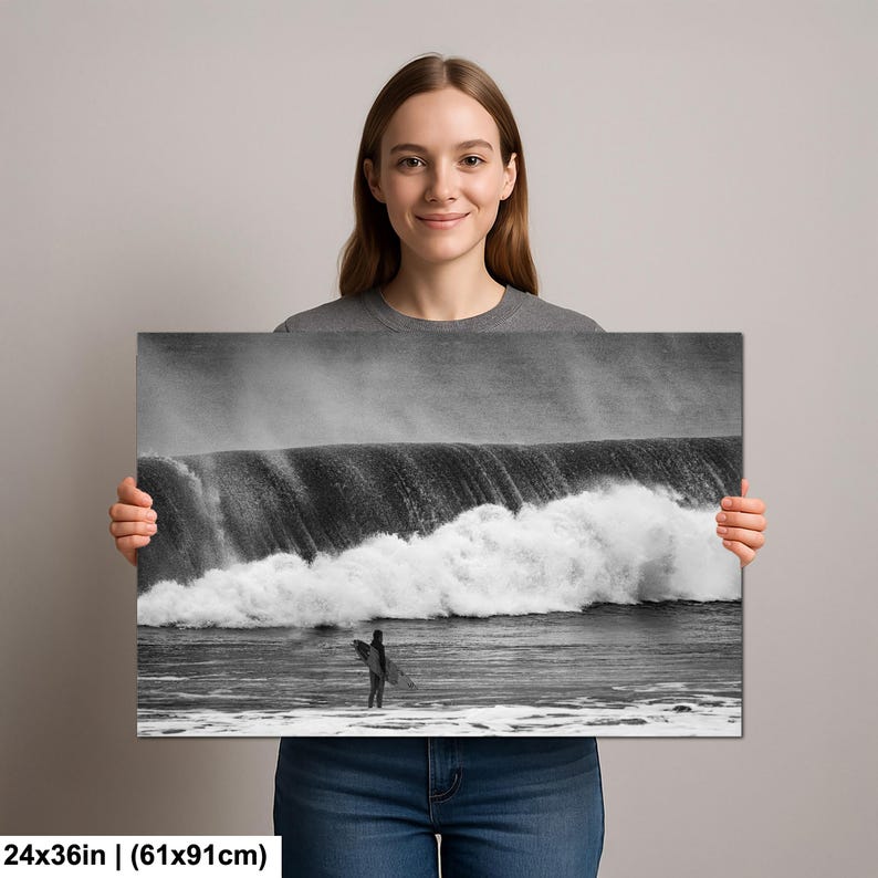 Surf de olas grandes / Surfista de Long Beach / Foto en blanco y negro / Fotografía oceánica 24x36”