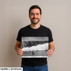 Surf de olas grandes / Surfista de Long Beach / Foto en blanco y negro / Fotografía oceánica 16x20”