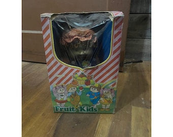 Broche con aroma a fruta de muñeca infantil de fruta vintage, caja original, estilo Cabbage Patch