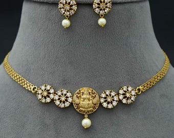 Conjunto de gargantilla y collar con colgante de diosa dorada y pendientes de perla, joyería nupcial india, collar de boda tradicional.