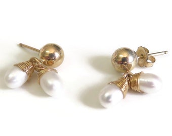 Stud and Dangle with Pearls, Delicate Gold Earring, Stud Gift Jewelry, Bridesmaid Gift, Drop Pearl Earrings in Gold