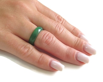 Agate Ring, Simple for Everyday, Green Gemstone Band, Hypoallergenic Gift, Natural Gemstone Jewelry, Healing Jewelry