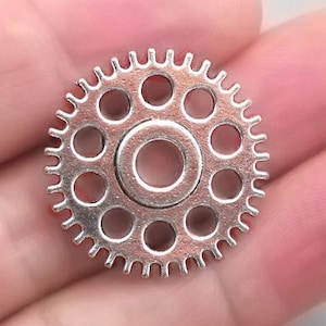 Gear Charms, Steampunk Gear pendant beads, up to 15 pcs, Antique Silver 26mm CM1298S