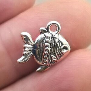 Fish Charms, Tropical Fish pendant beads, Coral Reef Fish, up to 25 pcs, Antique Silver 15X15mm CM1860S