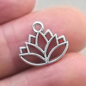 Lotus Charms, Lotus Flower pendant beads, up to 50 pcs, Antique Silver 14X16mm CM0932S