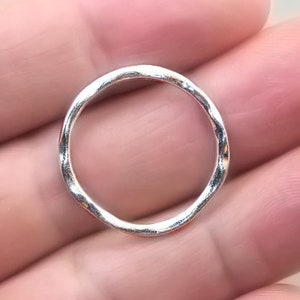 Ring Charms, Minimalist Hammered Circle pendant beads, Jewelry Connectors Links, up to 30 pcs, Antique Silver 24mm CM1424S