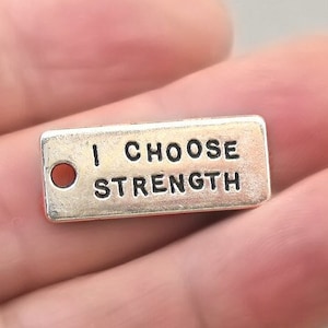 Dijes I Choose Strength, colgantes con mensaje y cita, hasta 30 piezas, plata antigua, 10 x 25 mm CM1519S
